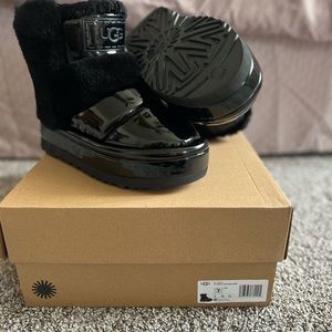 WORN ONCE - UGG Classic Chillapeak Shine - Size 7US